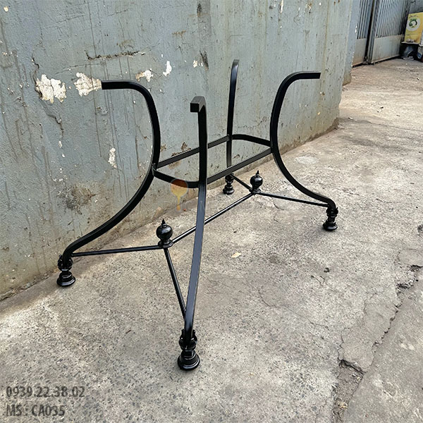 Chân Bàn Ăn Sắt Uốn Liên Kết Hoa Văn Đúc Nhôm CA035 - Hình 1
